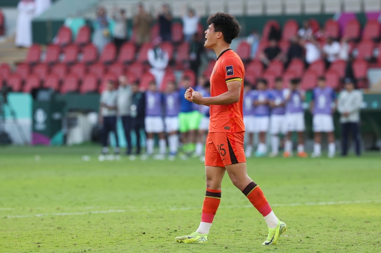 B体育体育报道-泰山带刀后卫!20岁彭啸2球U23国足头号射手 曾在中乙3连梅开二度