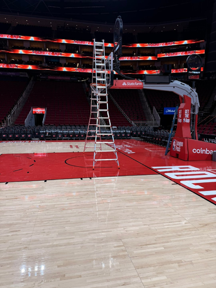 B体育首页-杜兰特调侃篮筐歪斜，笑称队友赛前挂筐不专业|凯文·杜兰特|火箭|马刺|运动员发声|休斯敦火箭队_新浪体育_新浪新闻