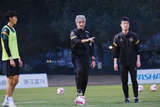 B体育首页-浙江队全力“补课”:瞄准本土外援 姚均晟随队训练